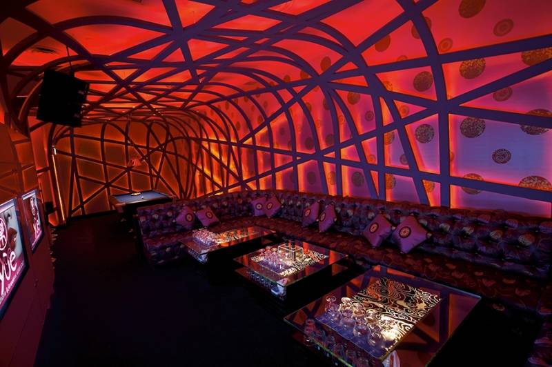Lunar Bar Yue