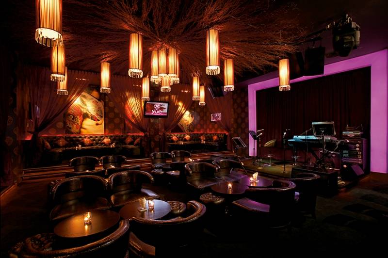 Lunar Bar Yue