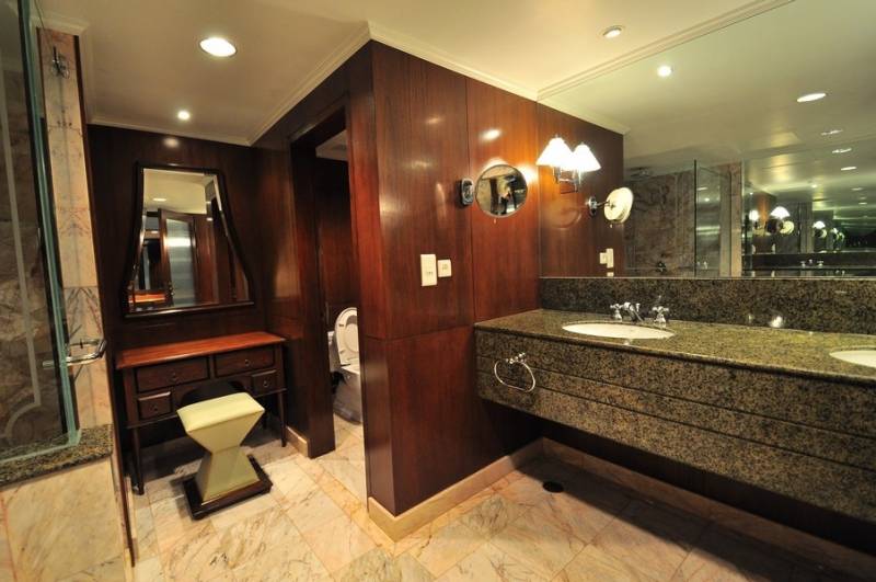 FOUR SEASON HOTEL BANGKOK - JIM THOMPSONS SUITE