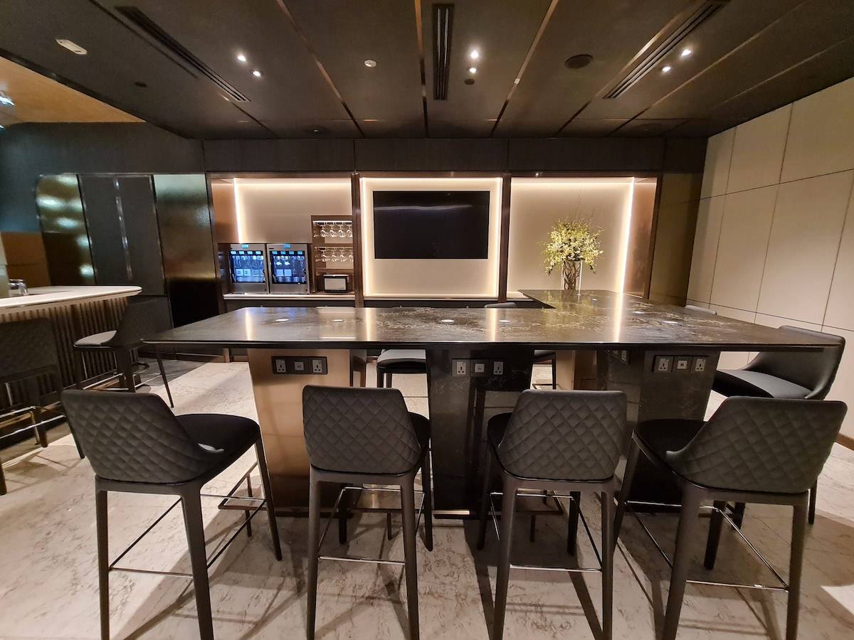 SILVERKRIS LOUNGE AT CHANGI AIRPORT TERMINAL 3