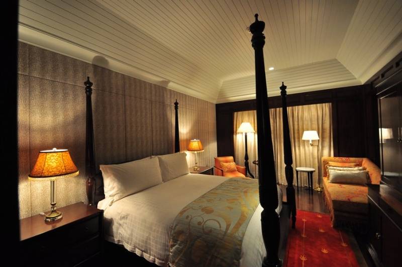 FOUR SEASON HOTEL BANGKOK - JIM THOMPSONS SUITE